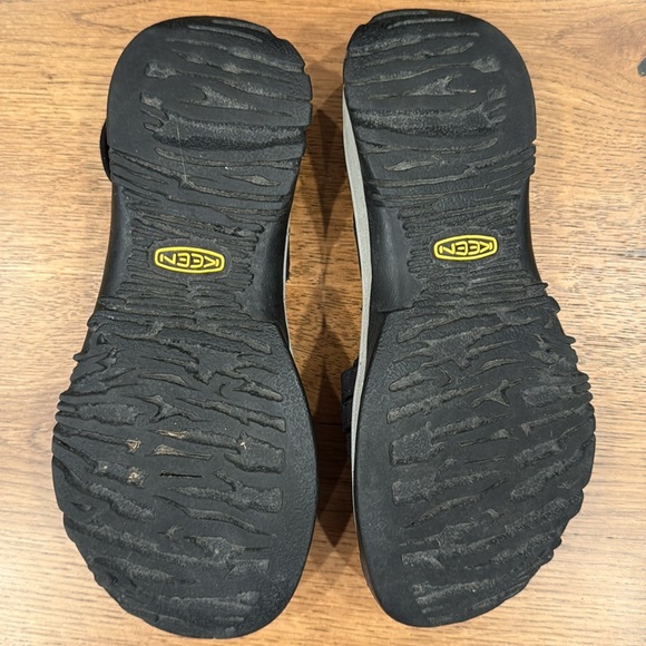 Keen ladies 9.5 sandals - Picture 5 of 9